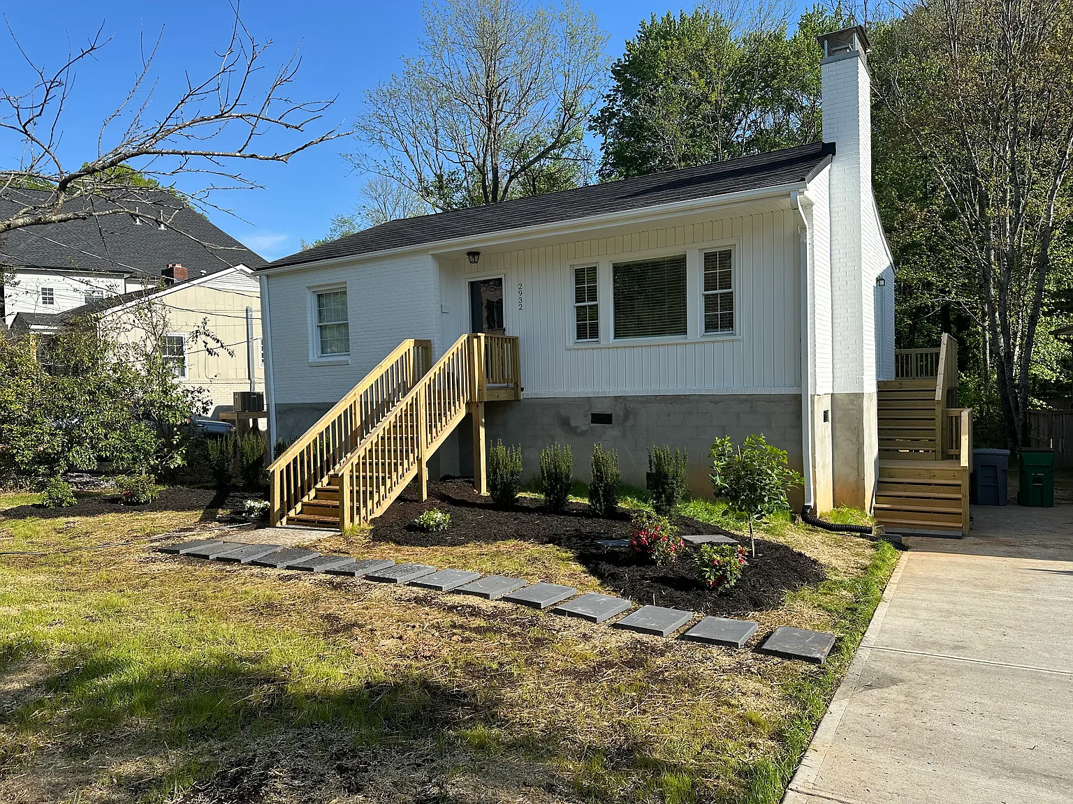 2932 Hanson Dr — Photo 2