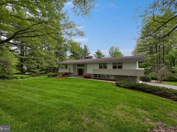 9 Lark Ln, Lancaster, PA 17603