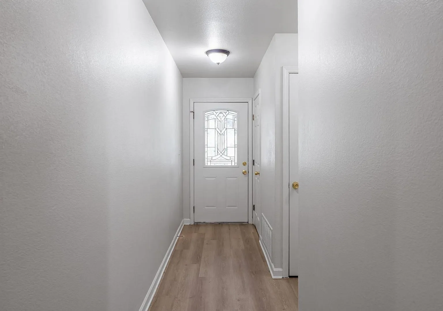 Brand new renovated home - don't miss out! — Photo 2