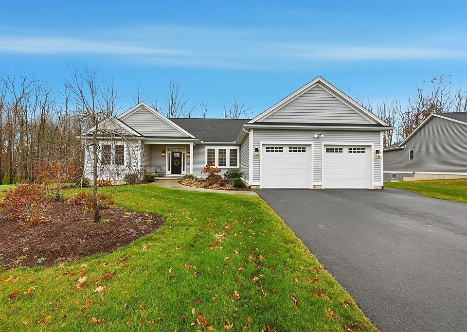 1st image of 28 Sycamore Cir