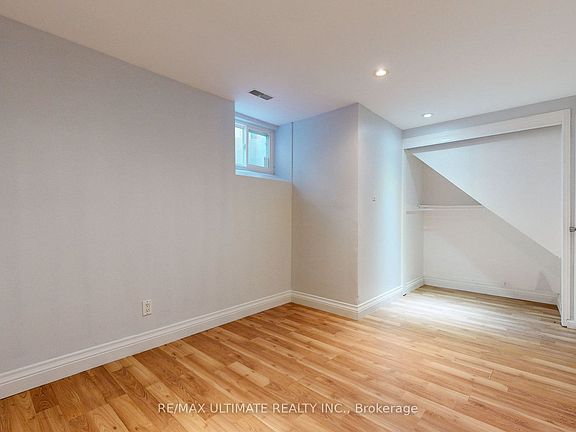 3rd image of 470 Oriole Pkwy #5
