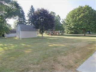 4th image of 410 Bernard St