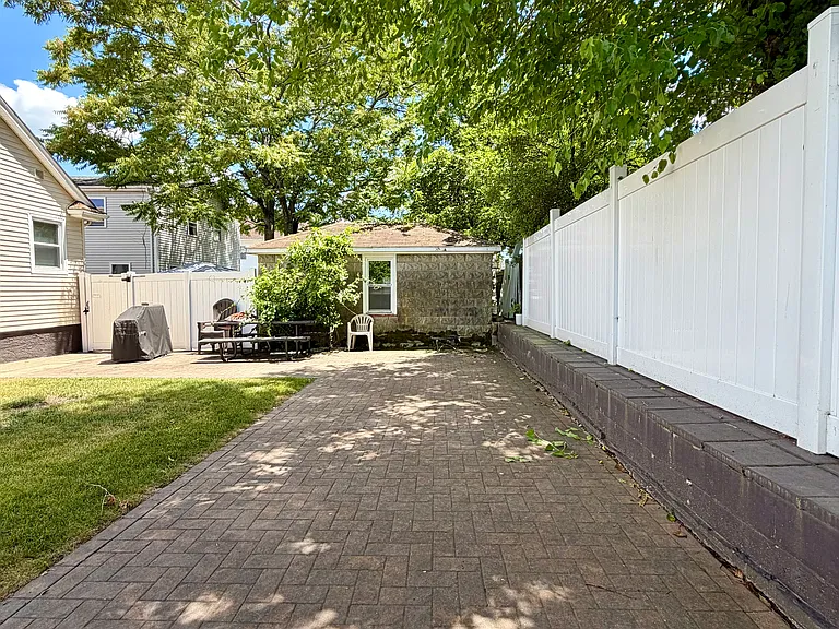 196 Eldridge St — Photo 4