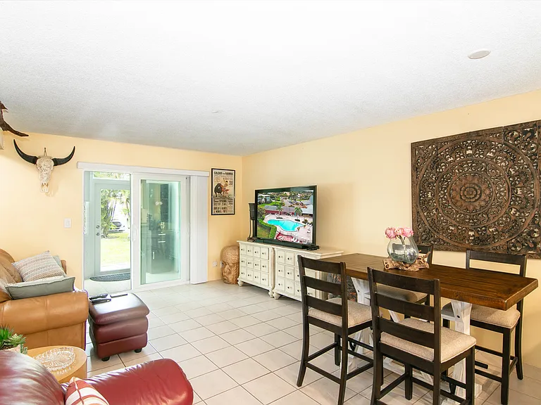 2812 Garden Dr S #101 — Photo 2