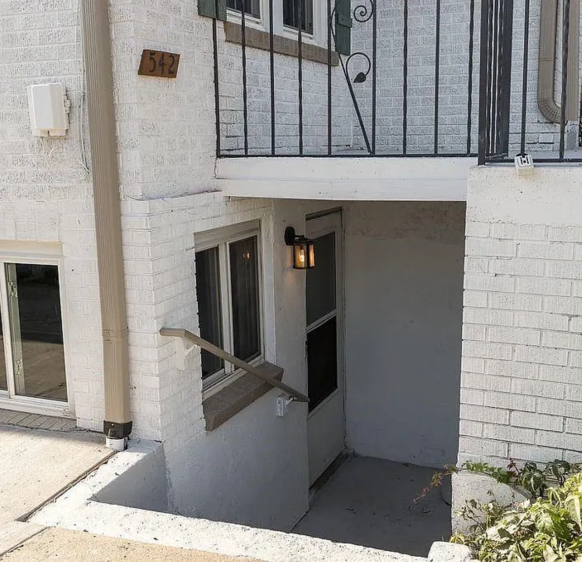 3 bed, 950 sqft, $2,150 — Photo 1