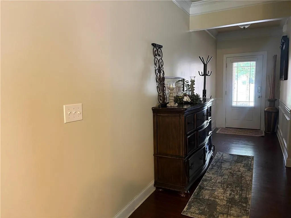 3 bed, 2.5 bath, 2278 sqft, $2,975 — Photo 2