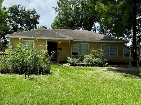 5522 Woodlark St, Houston, TX 77017