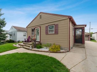 845 W Eden Pl, Milwaukee, WI 53221