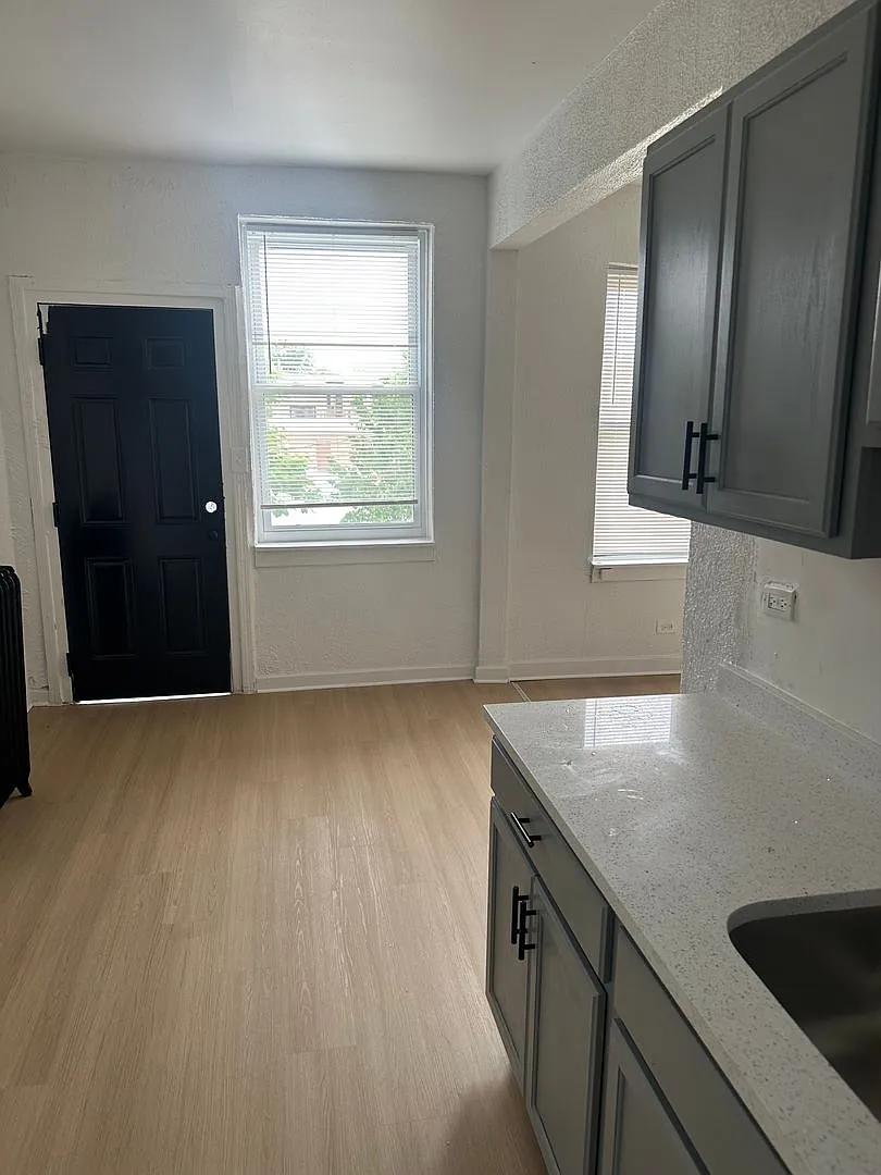 10-18 S Homan Ave — Photo 3