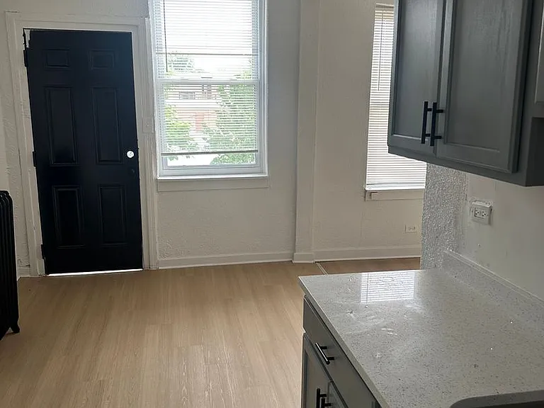 10-18 S Homan Ave — Photo 12