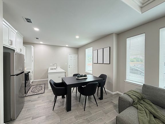 5th image of 2612 E Harrison Ave APT 1