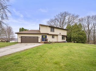 2105 Skylane Dr, Muscatine, IA 52761