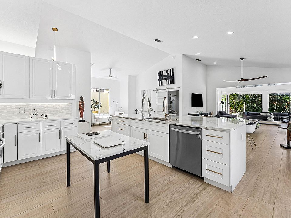 1st image of 13853 Palm Grove Place