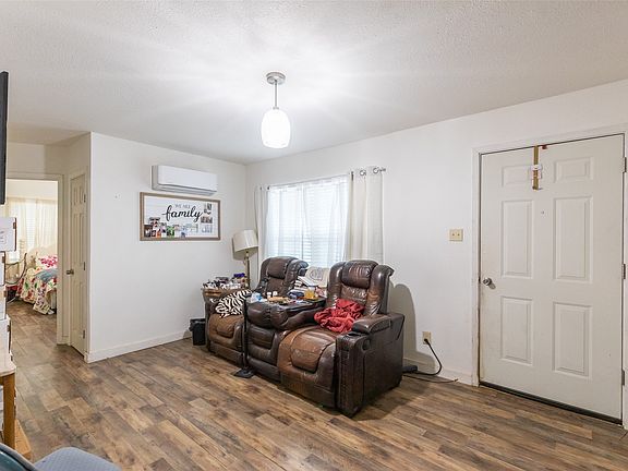 4th image of 810 State St