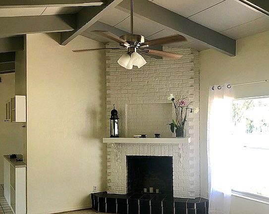 Livingroom-fireplace-vaulted