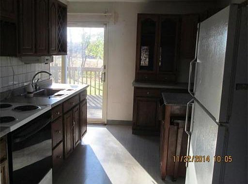 2nd image of 19 Whitman St