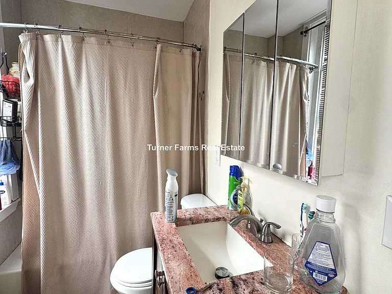 212 Maverick St #3F — Photo 10