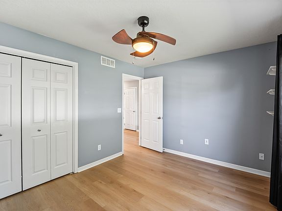 5th image of 1111 Green Hills Dr