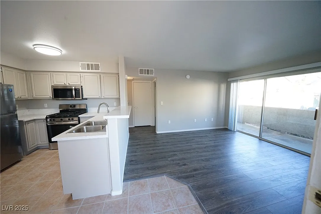 1 bed, 1.0 bath, 695 sqft, $1,095 — Photo 4