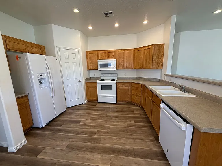 519 W Harvest Ln — Photo 9
