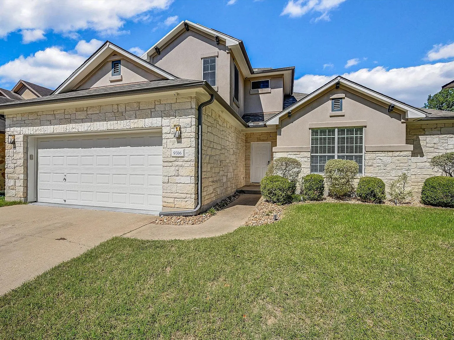 4 bed, 3.5 bath, 2691 sqft, $4,500 — Photo 1