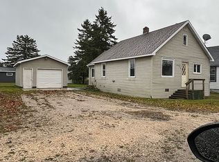 312 Iron St, Manistique, MI 49854