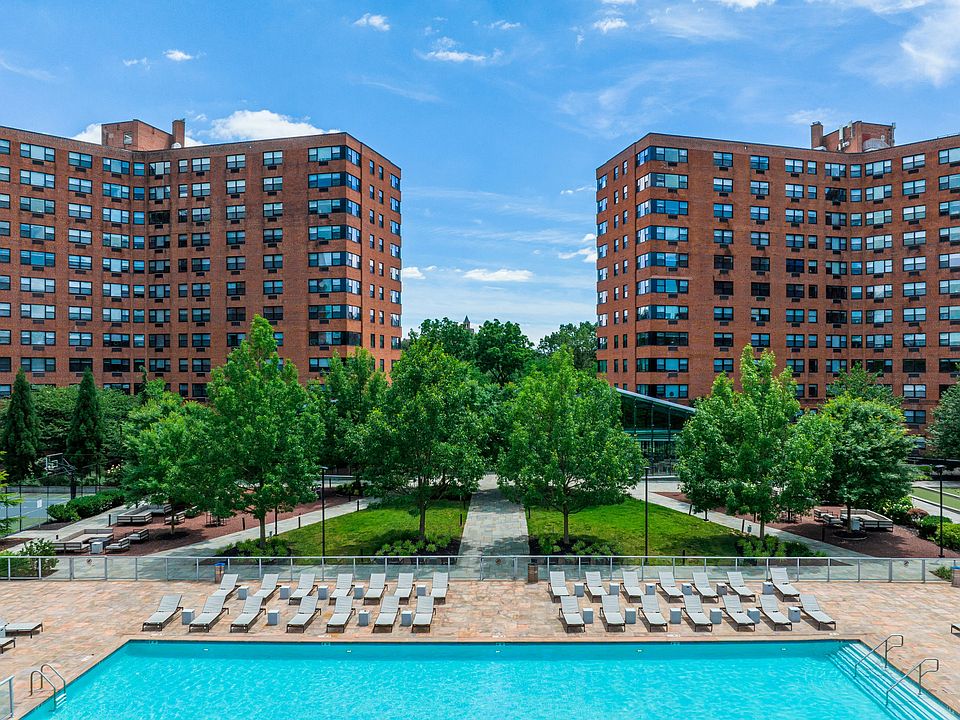 Rittenhouse Hill Pool & Tanning Deck