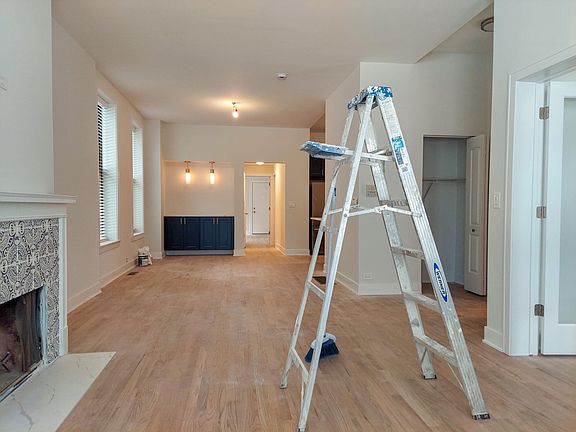 5th image of 2924 W Logan Blvd