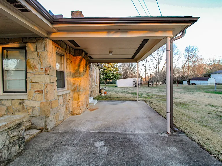 426 Rogers St — Photo 4