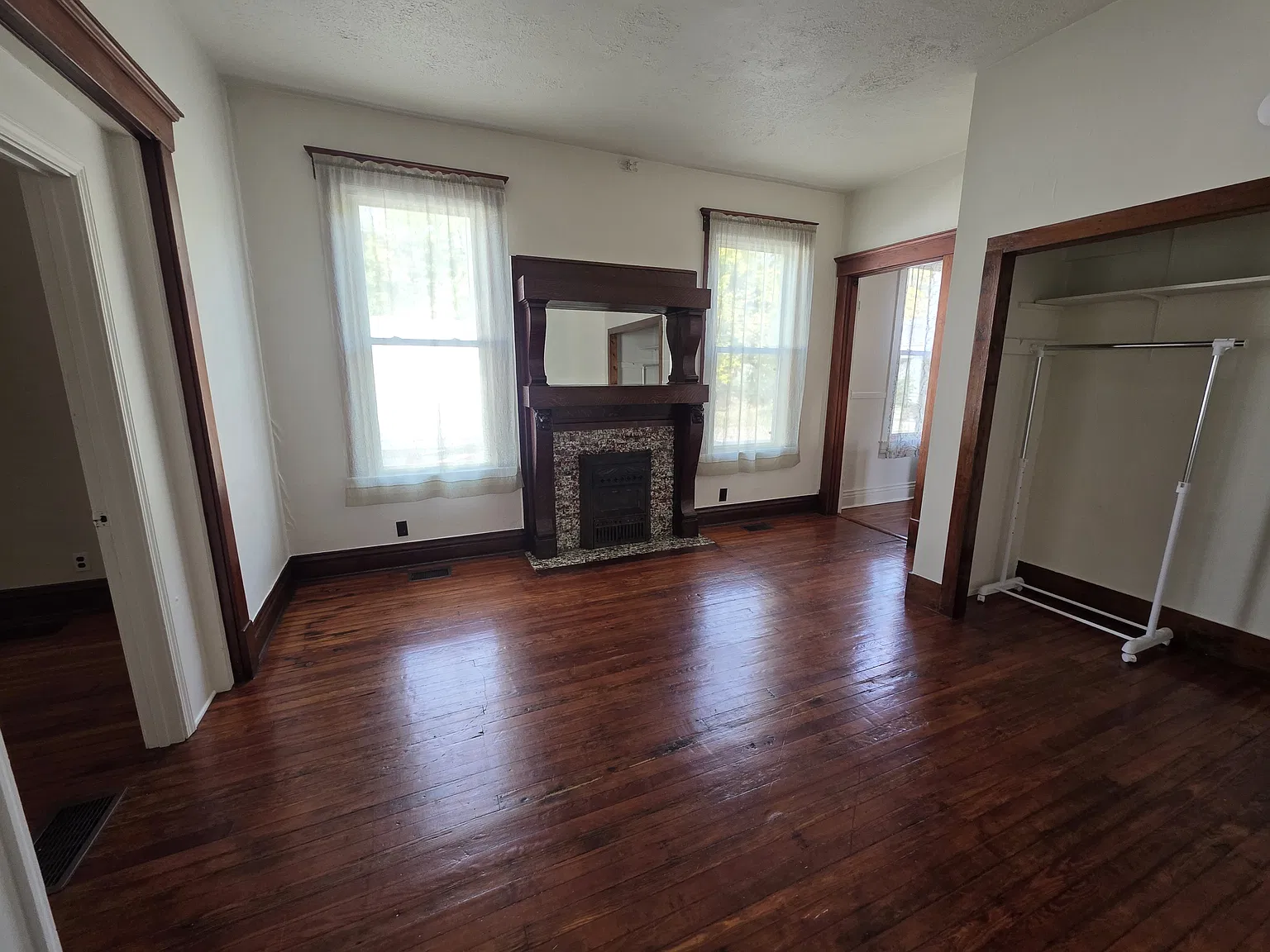 2 bed, 1100 sqft, $1,100 — Photo 4