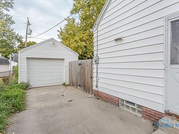 5th image of 576 Williamsdale Dr