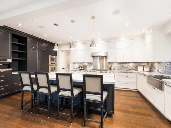 3850 Saint Marys Ave, North Vancouver, BC V7N 1Y1