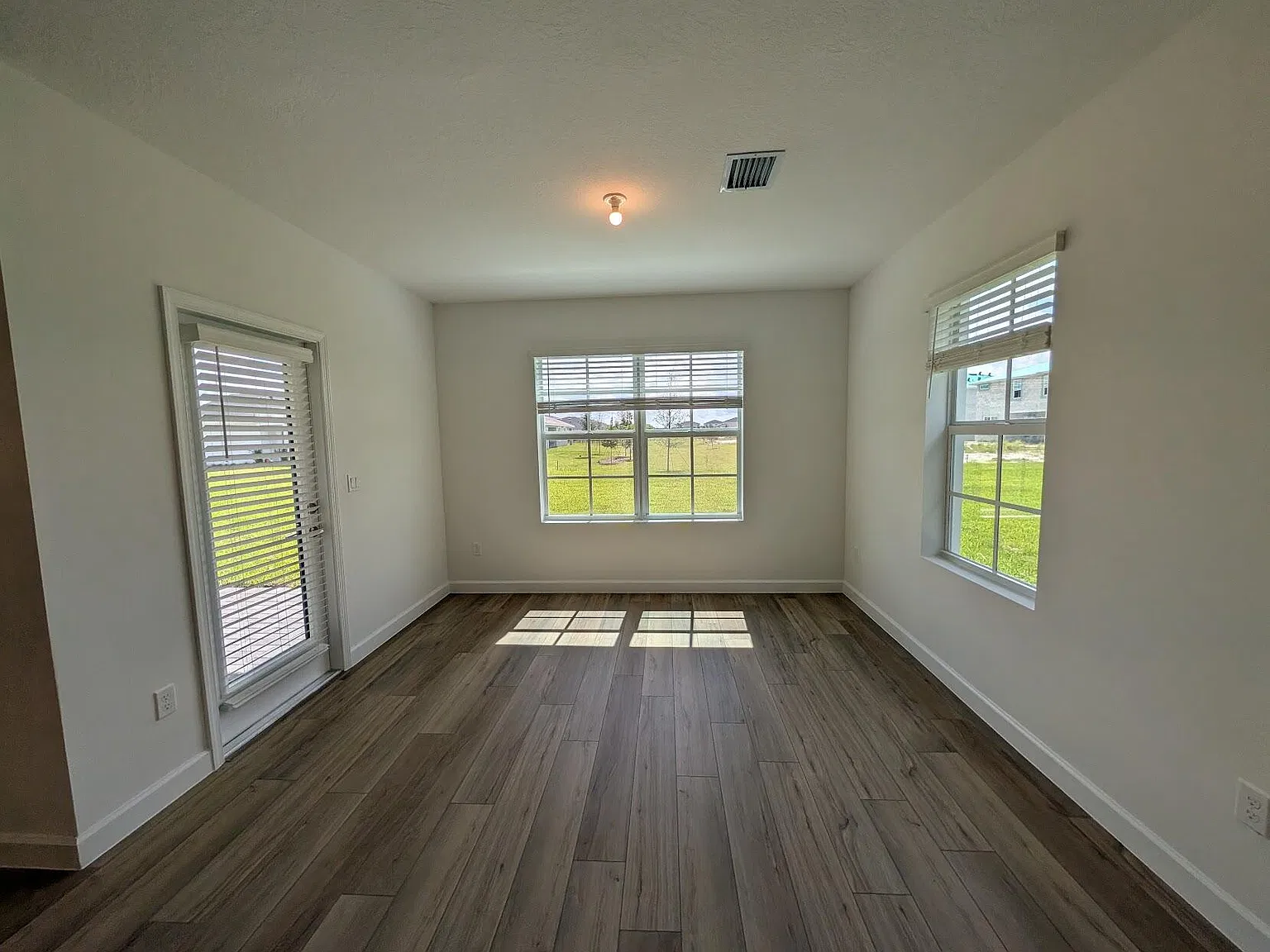 4 bed, 3.5 bath, 2311 sqft, $4,000 — Photo 3