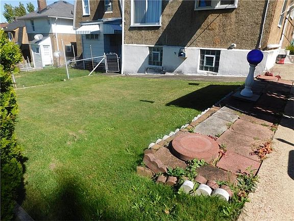 3rd image of 945 Athalia Ave