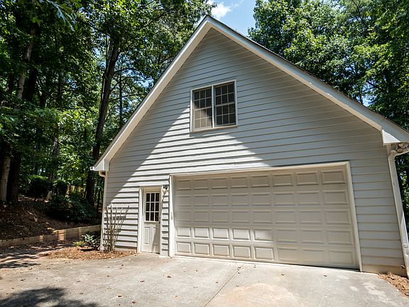 3rd image of 2120 Summerchase Dr