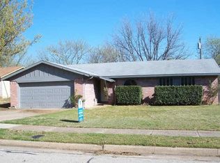 708 Delta Dr, Euless, TX 76039