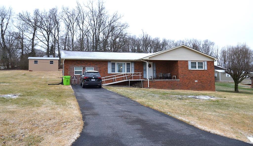 317 Lincoln St, Crossville, TN 38572 Zillow