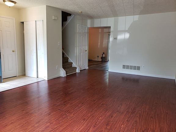 3rd image of 35 Whistler Dr APT 2