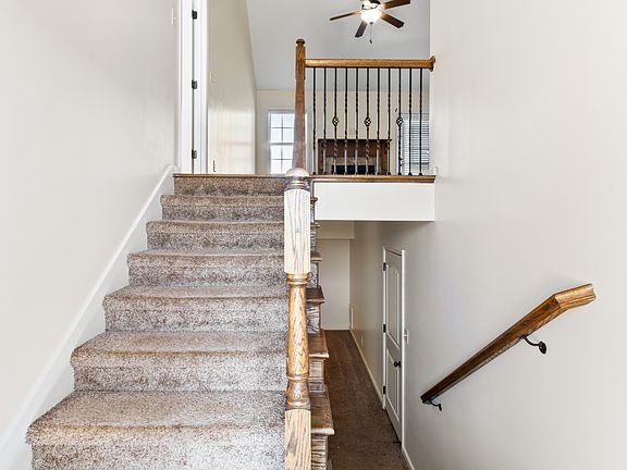 3rd image of 1089 Castlerock Dr