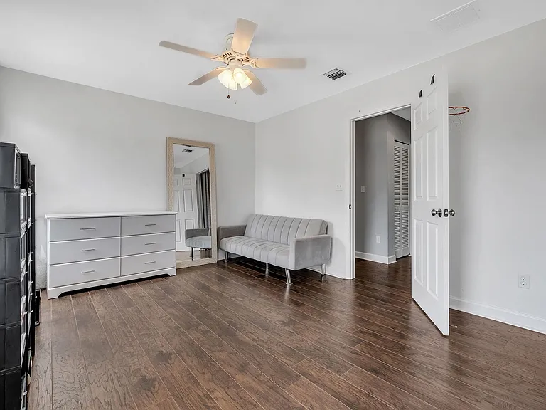 4311 Four Oaks Blvd — Photo 20
