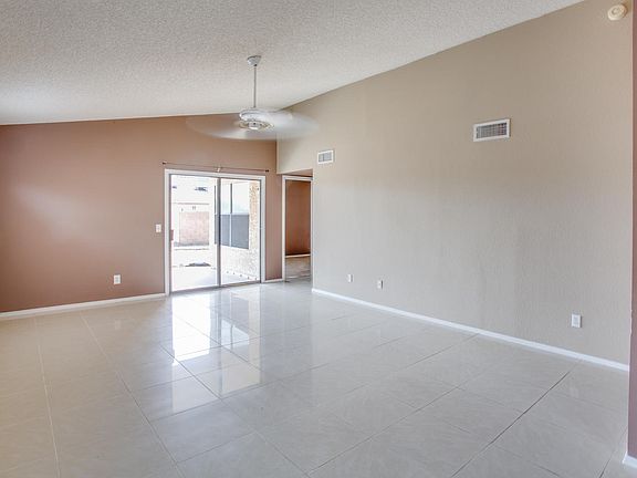 5th image of 8839 W Willowbrook Dr