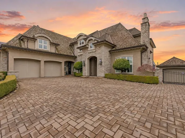 15957 39a Ave, Surrey, BC V3Z 0Y3