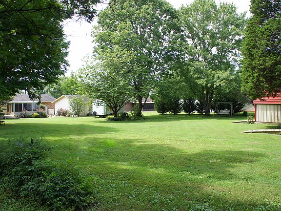 .7 LEVEL ACRE YARD!