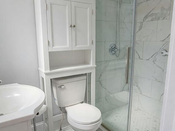 5th image of 1109 Lyttleton St
