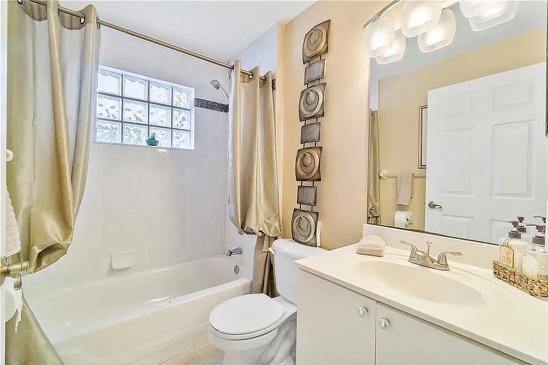 2 bed, 1365 sqft, $2,750 — Photo 1