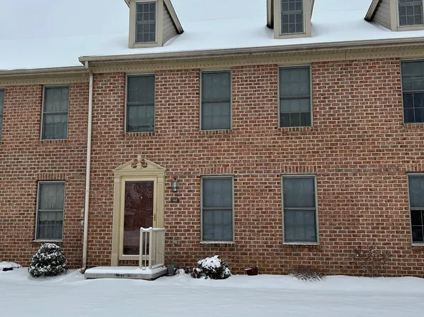 162 Crown Pointe Dr, York, PA 17402