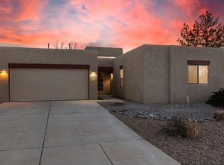 344 La Chamisal Ln NW, Los Ranchos, NM 87107