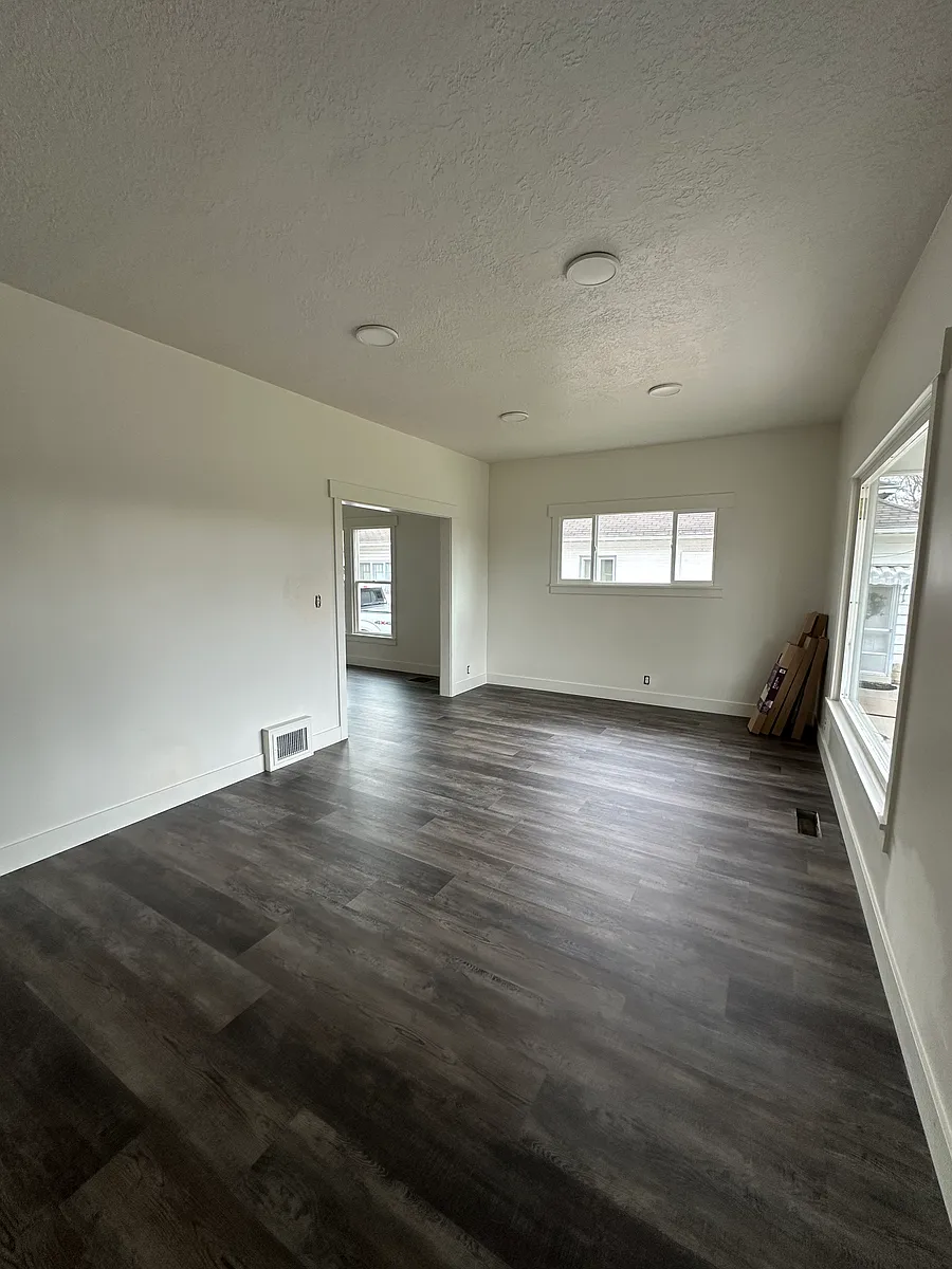 Building Photo - 2308 Van Buren Ave