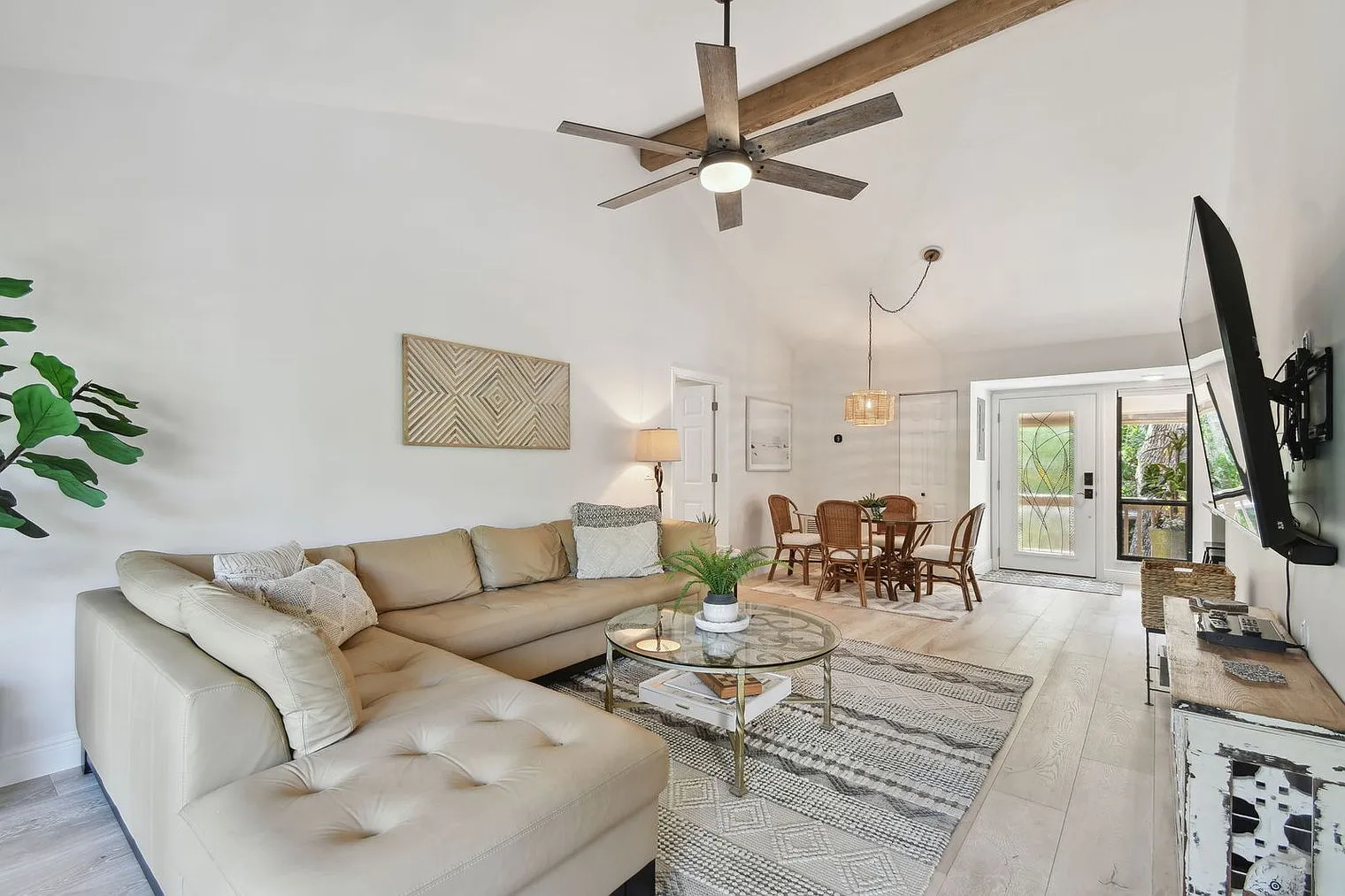 2 bed, 2.0 bath, 1076 sqft, $5,550 — Photo 1