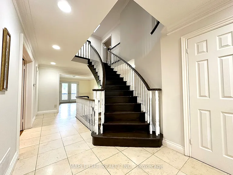 52 Prince Edward Blvd — Photo 18